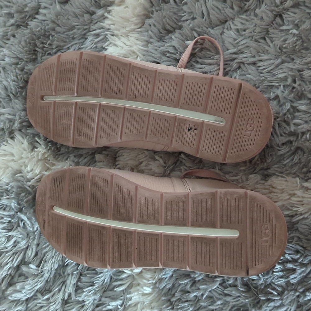 UGG womens size 8 leather sneaker Pk4 - Picture 2 of 11
